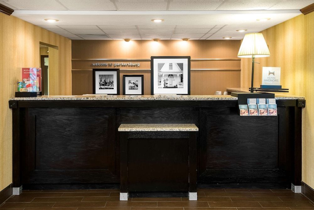 Hampton Inn Parkersburg-Mineral Wells 2
