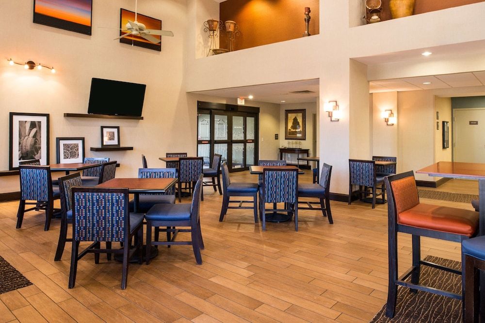 Hampton Inn & Suites Schertz 2