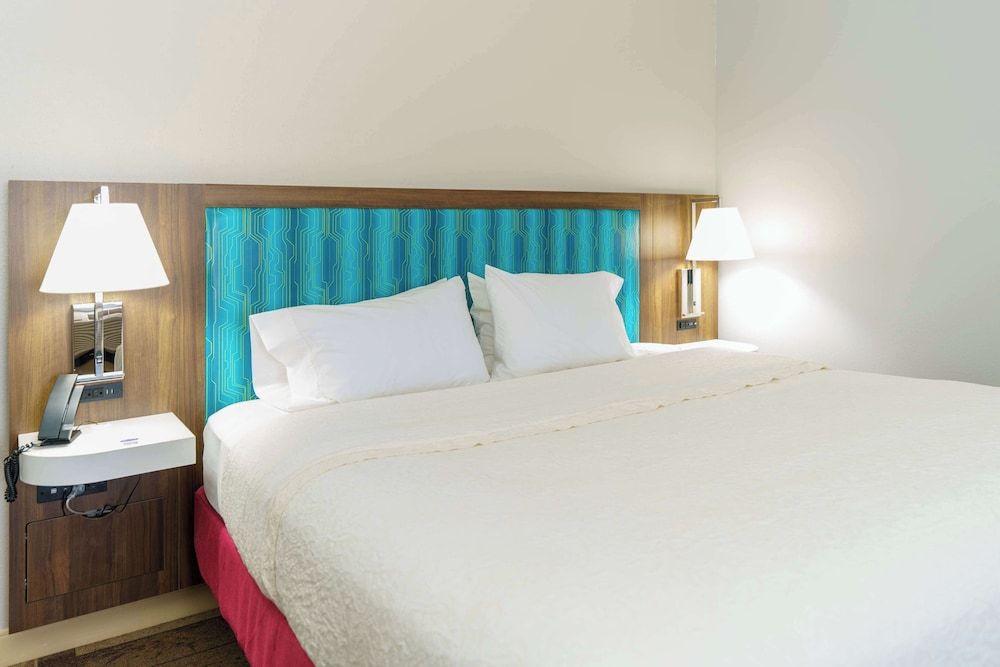 Hampton Inn Garden City 3