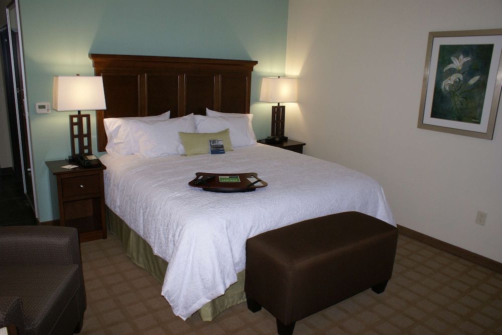 Hampton Inn & Suites Center 3