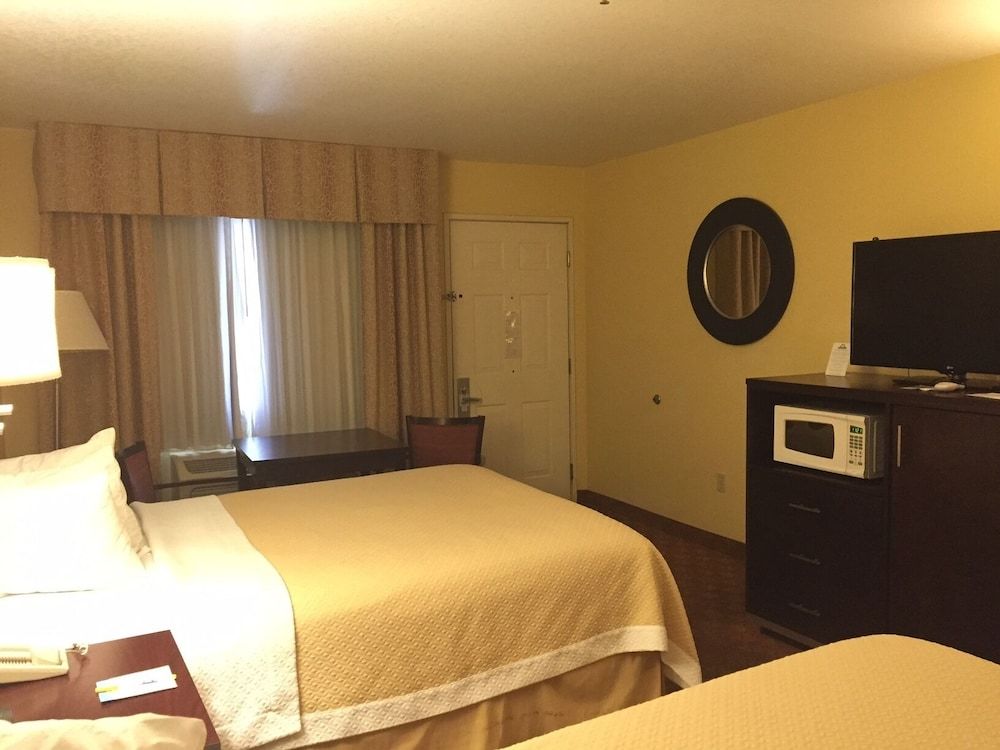 Days Inn by Wyndham Globe 3