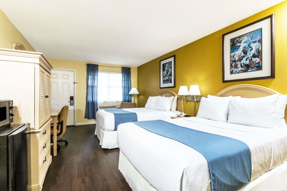 Days Inn by Wyndham Madison 3