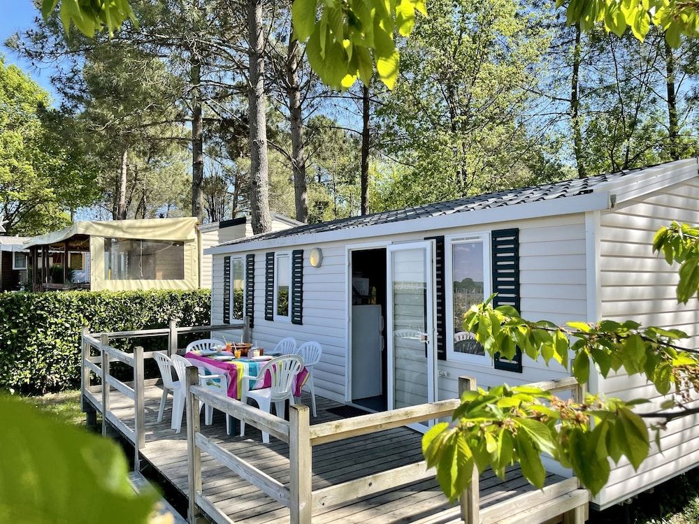 Camping le Pressoir 4 estrellas en Petit-Palais-et-Cornemps