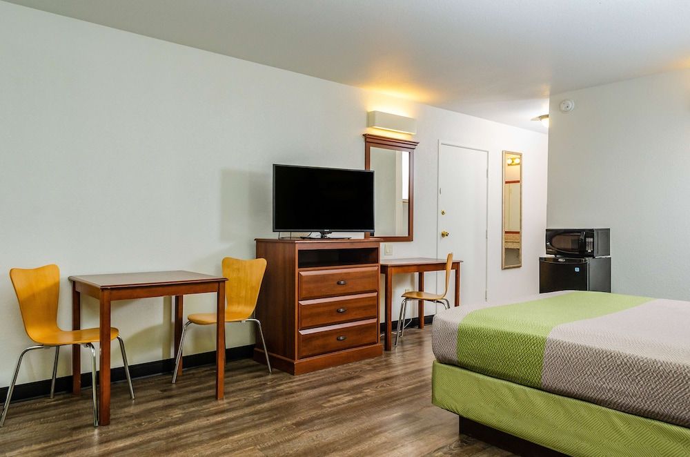Motel 6 Oakdale, CA 2 estrellas en Oakdale