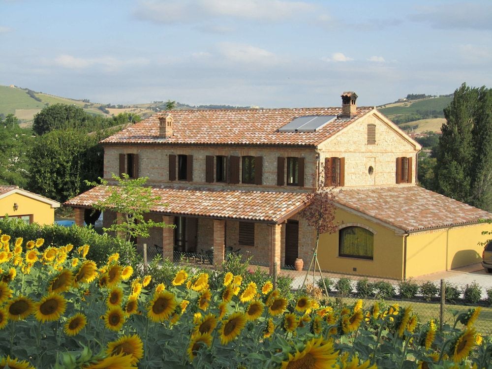 Agriturismo La Vecchia Fonte -1 estrellas en Castelbellino