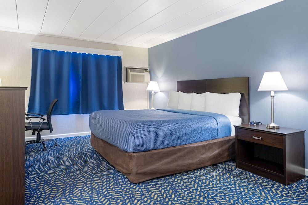 Econo Lodge Hicksville - Long Island 3