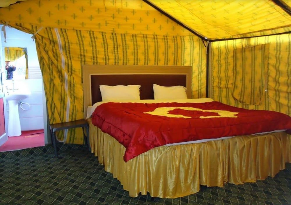 Royal Deluxe Camp 2