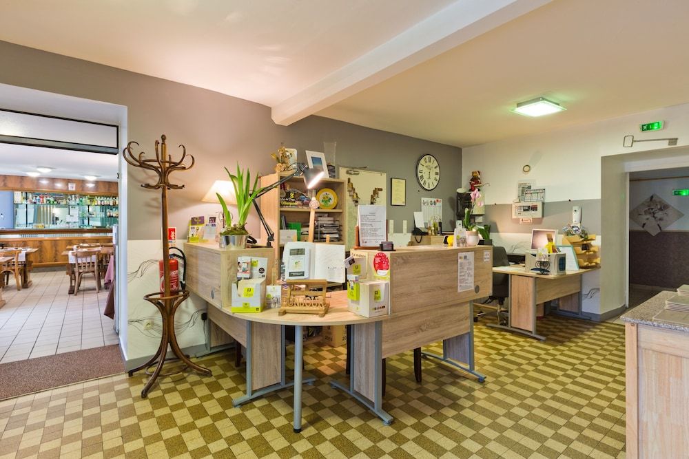 Hotel Restaurant De La Dore 2
