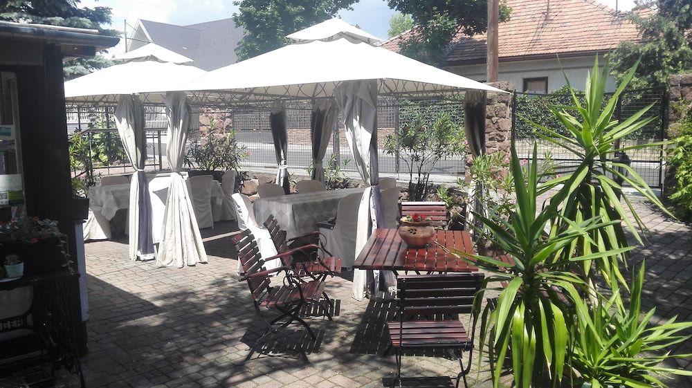 Hotel Viktória Vendégház -1 estrelas em Balatonalmádi