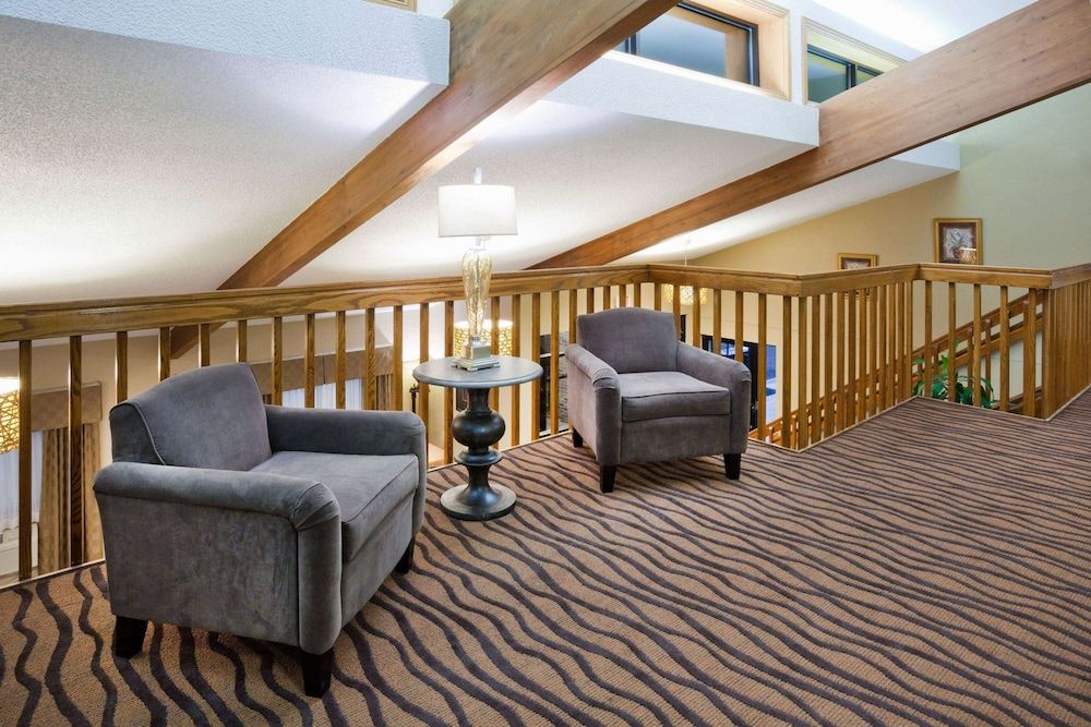 AmericInn by Wyndham Plover Stevens Point 3