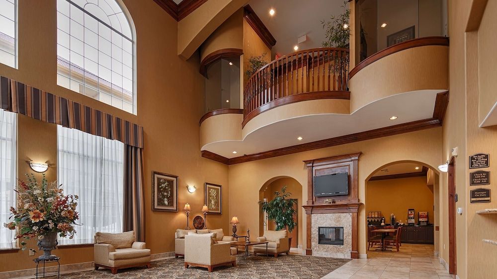 Best Western Plus New Caney Inn & Suites 3