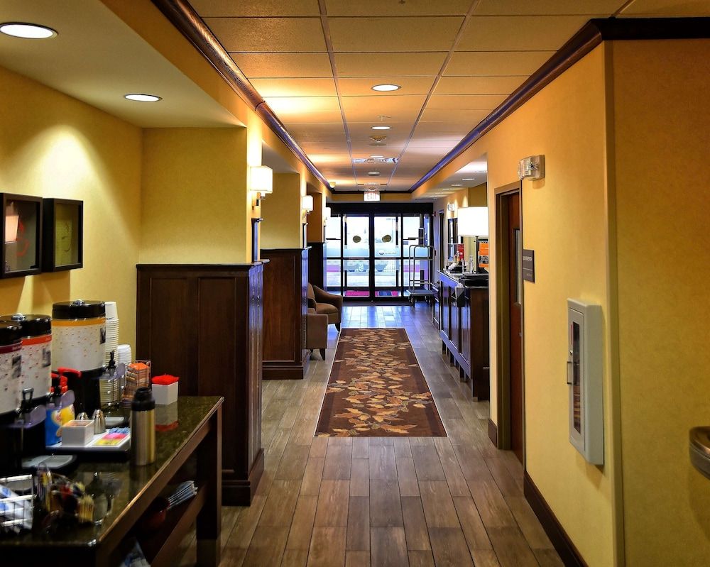 Hampton Inn Geneseo 2