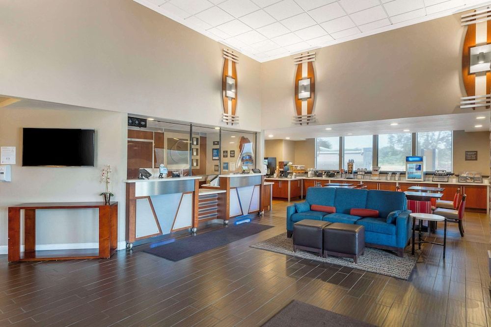 Comfort Inn & Suites Redwood Country 3