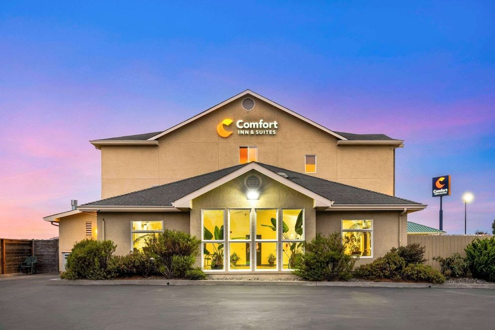Comfort Inn & Suites Redwood Country 2 estrellas en Fortuna