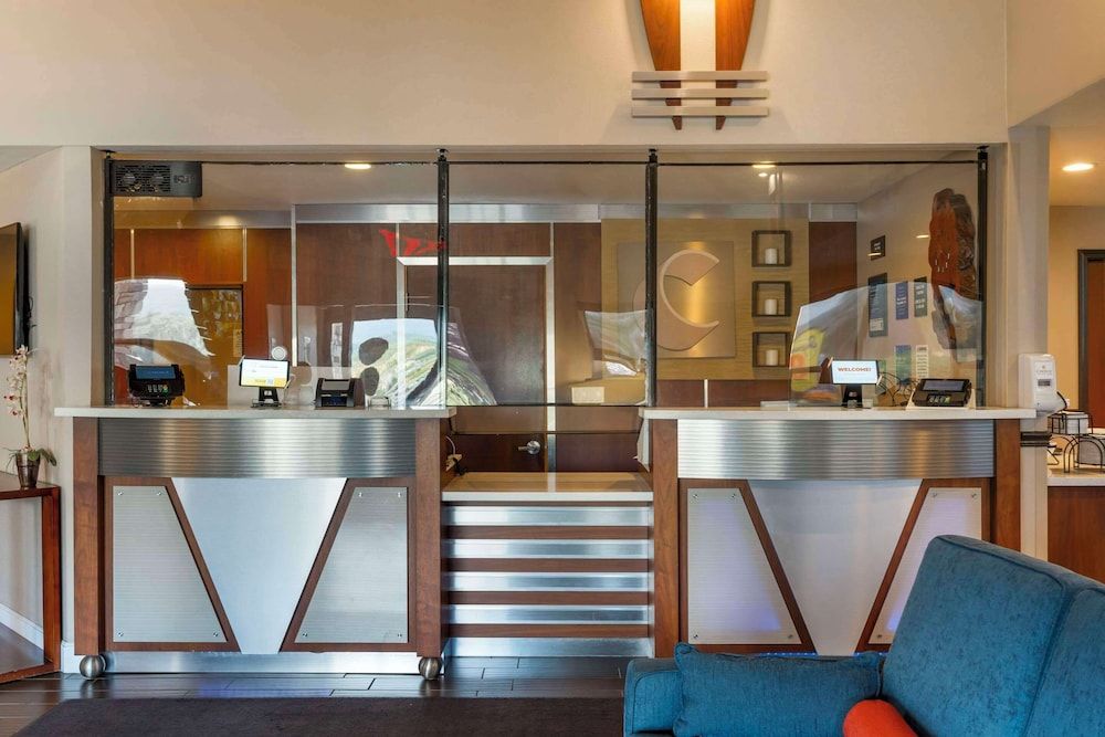 Comfort Inn & Suites Redwood Country 2