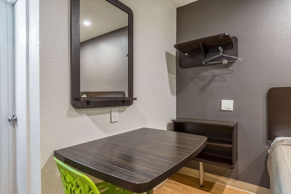Studio 6 Buttonwillow 2