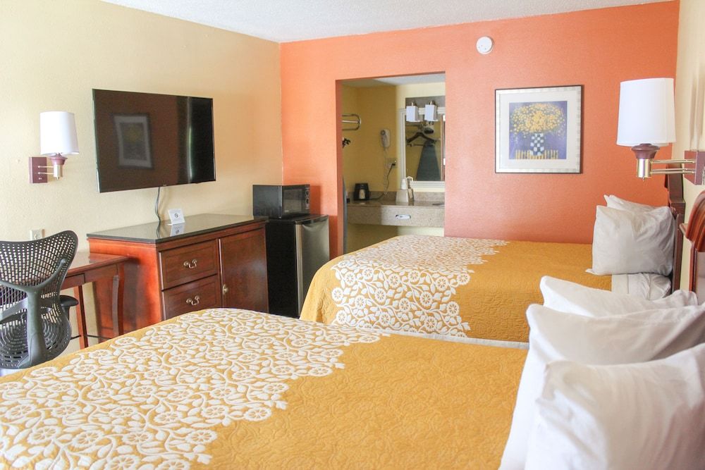 Rose Garden Inn & Suites 3