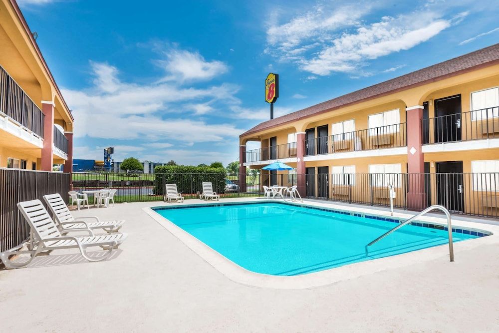 Super 8 by Wyndham Midwest City OK 2 estrelas em Midwest City