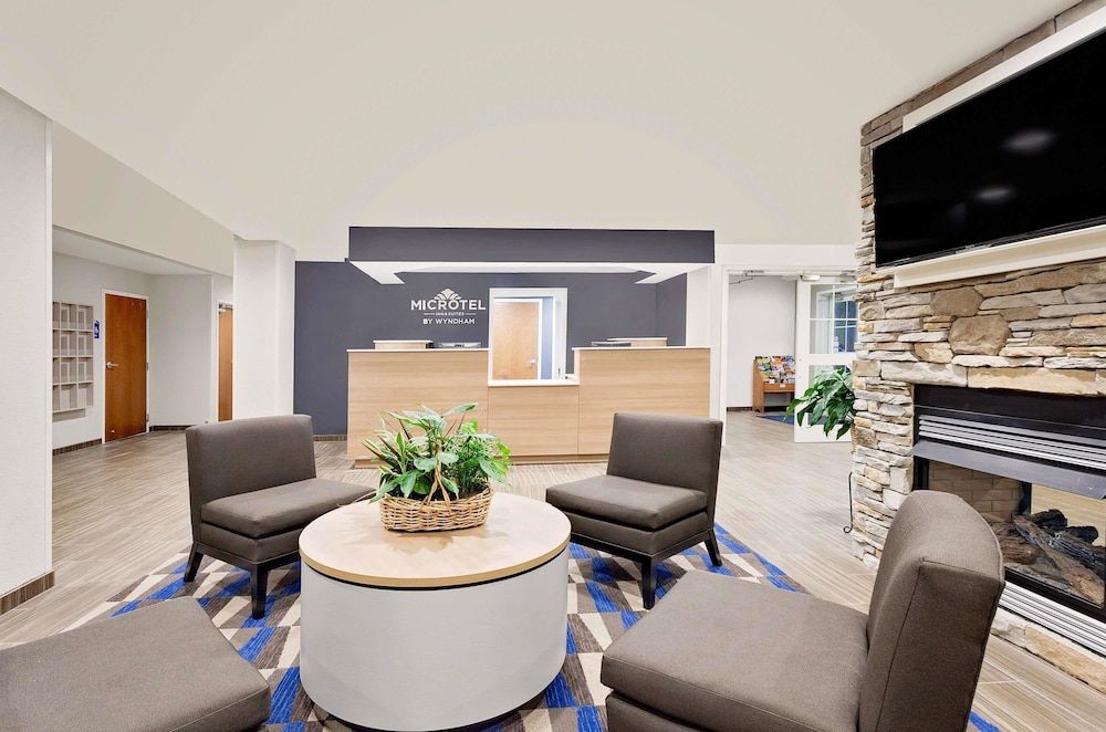 Microtel Inn & Suites by Wyndham Middletown 3