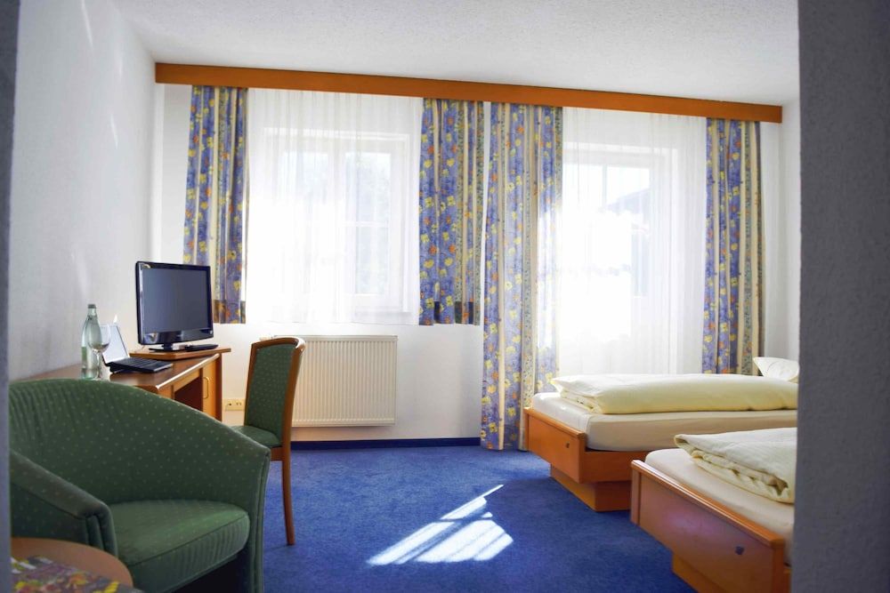 A8 Hotel im Darchinger Hof, Bed & Breakfast -1 estrellas en Weyarn