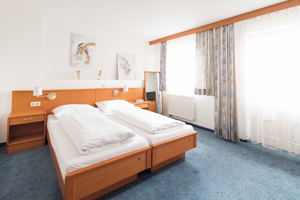 A8 Hotel im Darchinger Hof, Bed & Breakfast 3
