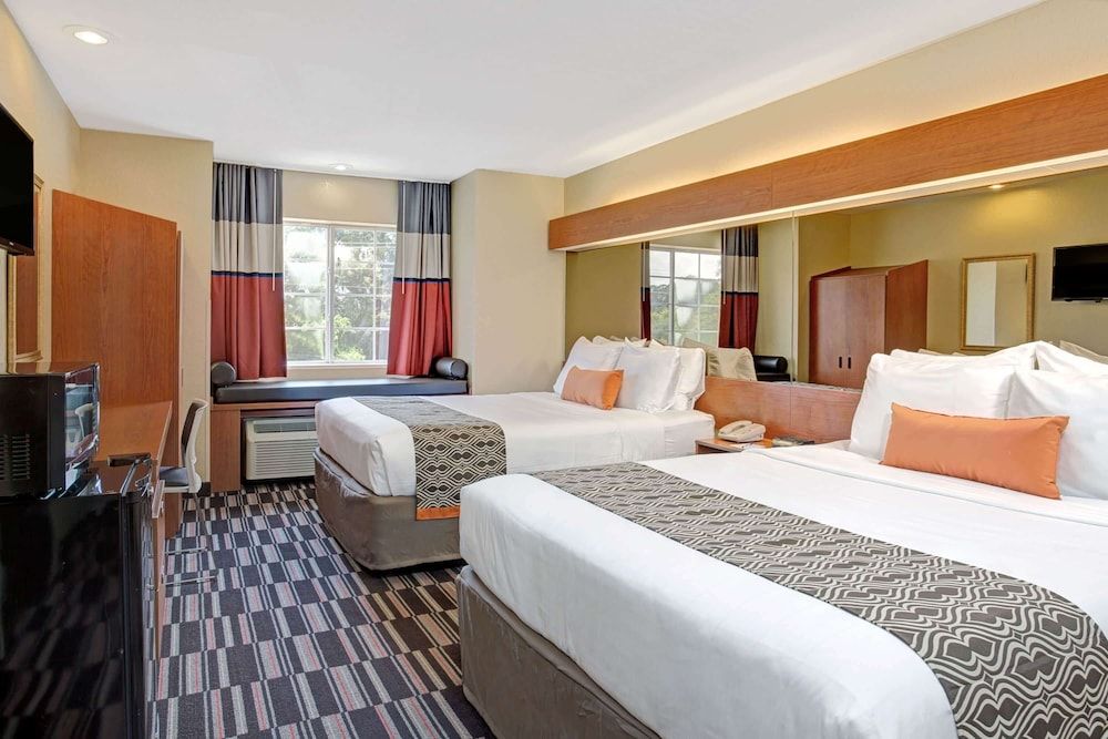 Microtel Inn & Suites by Wyndham Bushnell 3