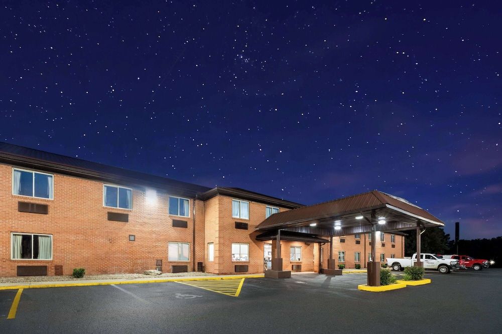 Super 8 by Wyndham Fairmont 1 estrelas em Fairmont