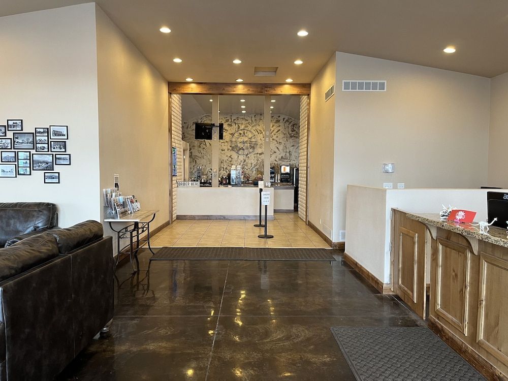 Dinosaur Inn & Suites 3
