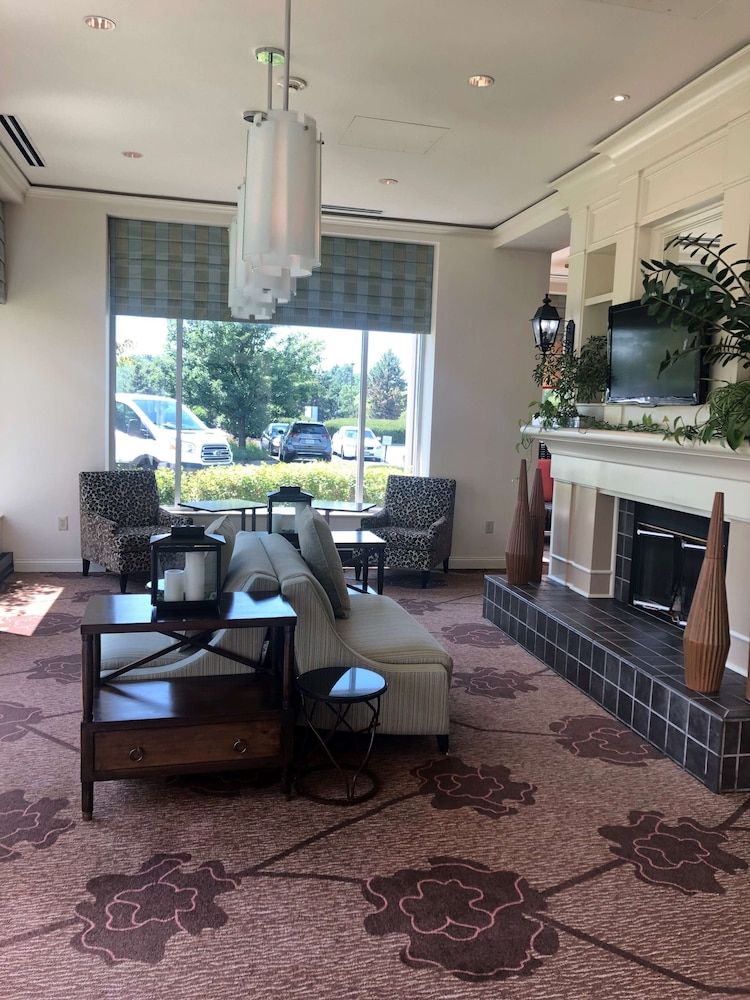 Hilton Garden Inn Addison 2