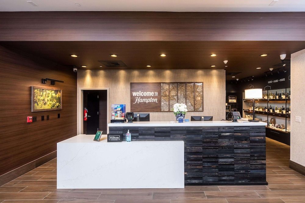 Hampton Inn and Suites Dobson 2