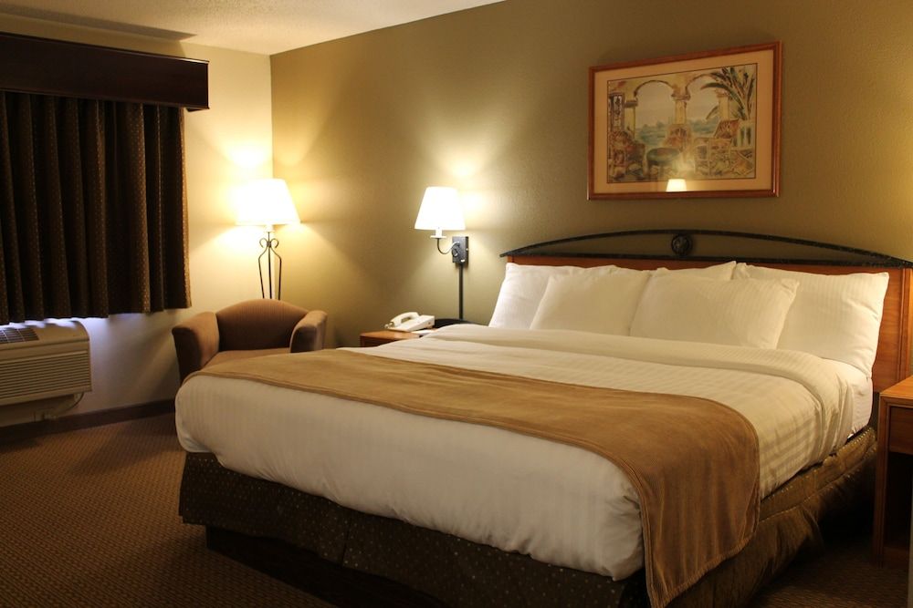 Red Lion Inn & Suites Grimes 3