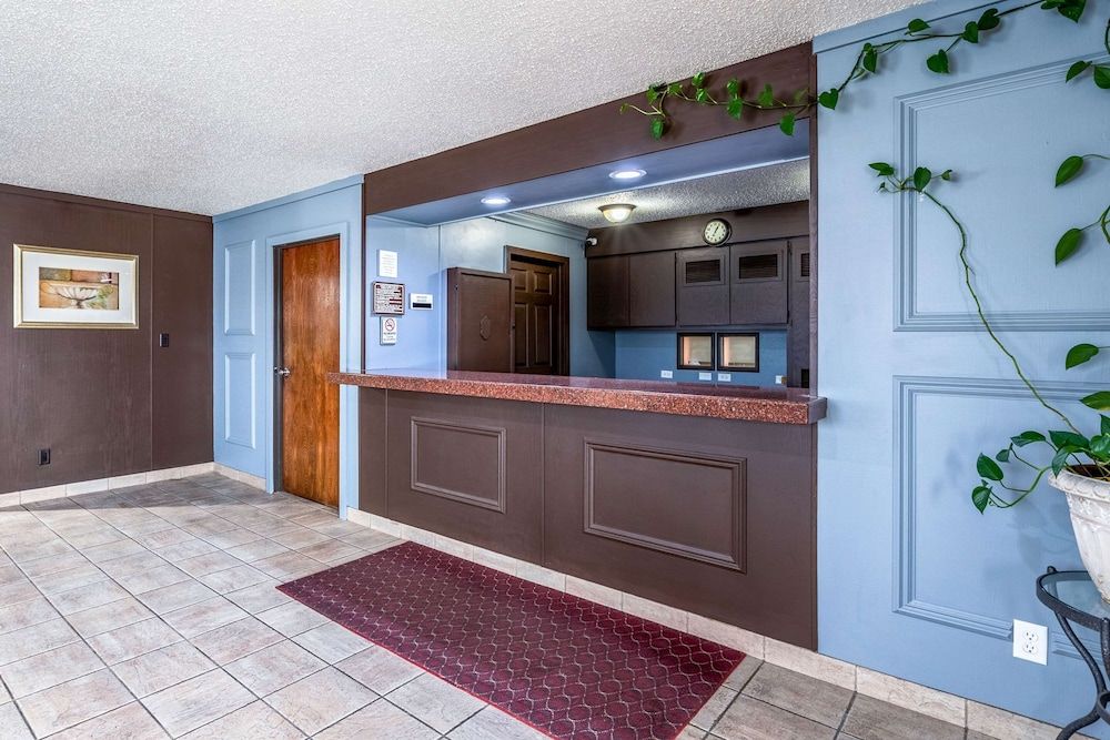 Econo Lodge Inn & Suites Auburn 3