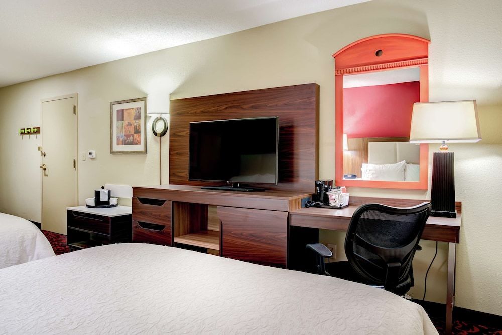 Hampton Inn St. Joseph 3