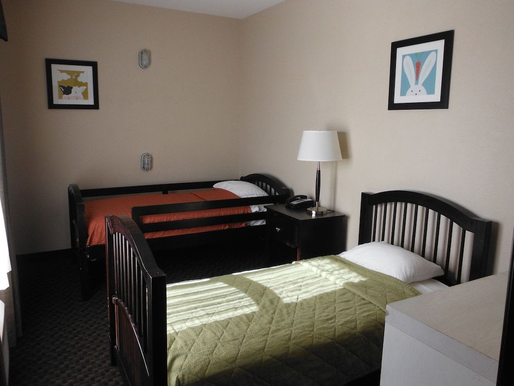 Holiday Inn Express & Suites Clinton by IHG 2