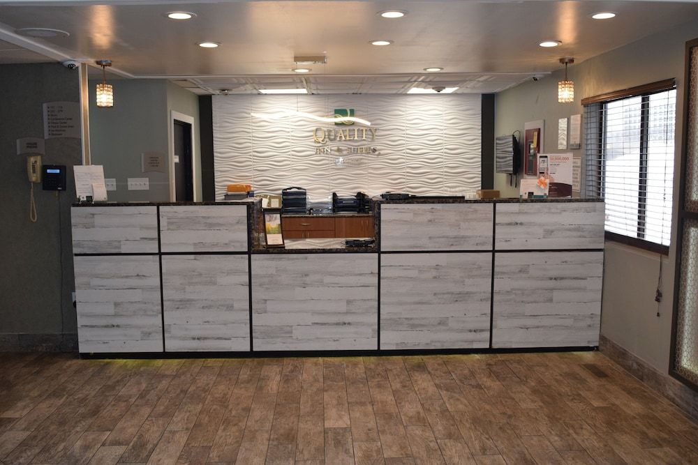Country Inn & Suites by Radisson, Muskegon, MI 2