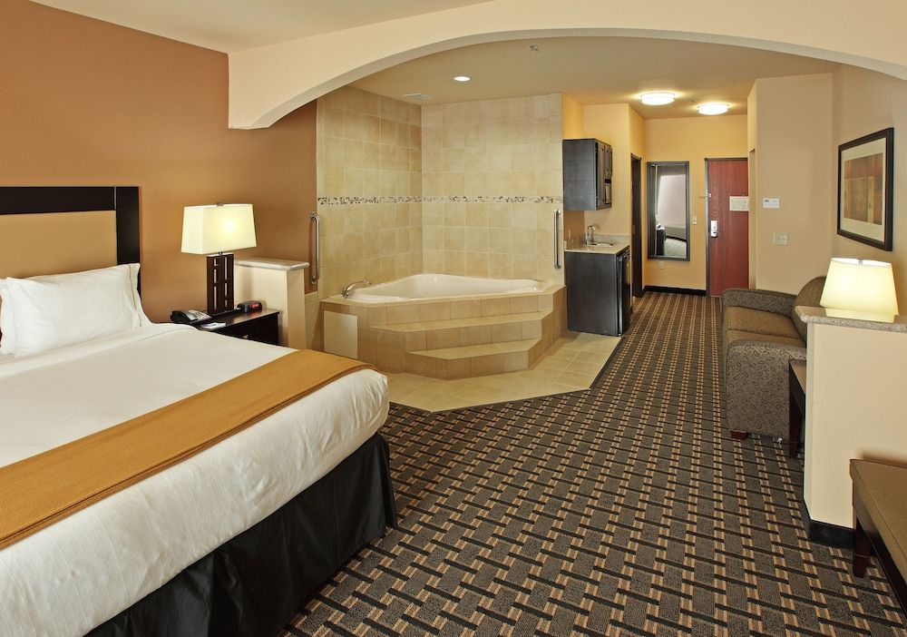 Holiday Inn Express & Suites Paris, Texas by IHG 2