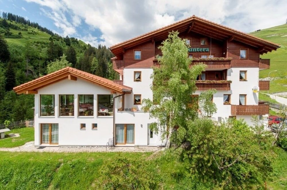 Hotel Cuntera 3 estrellas en Curaglia