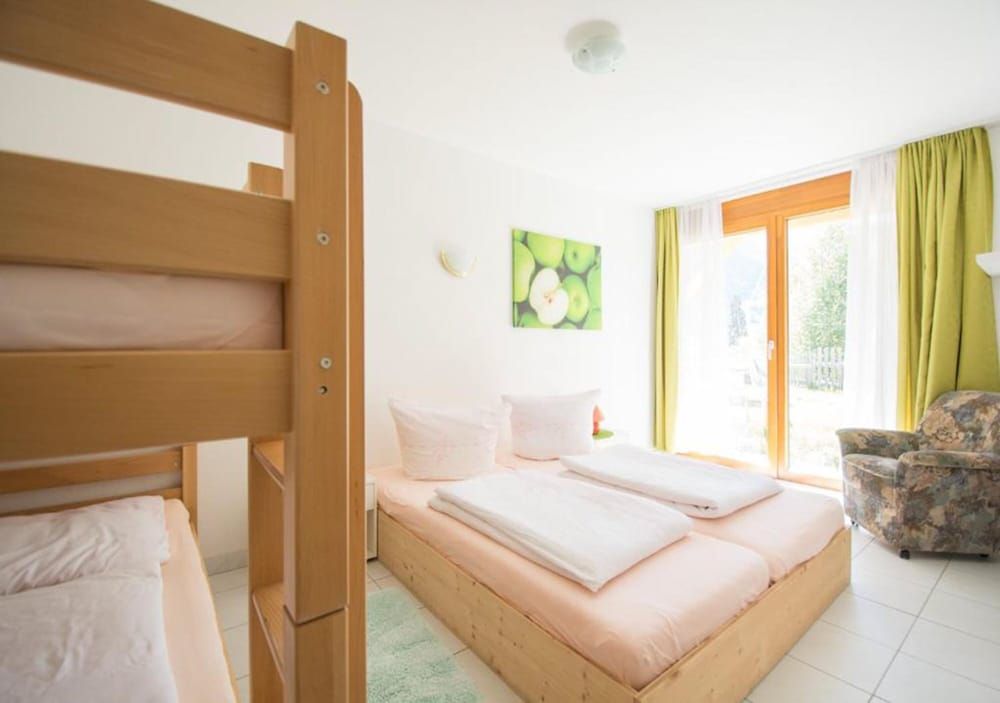Hotel Cuntera 3
