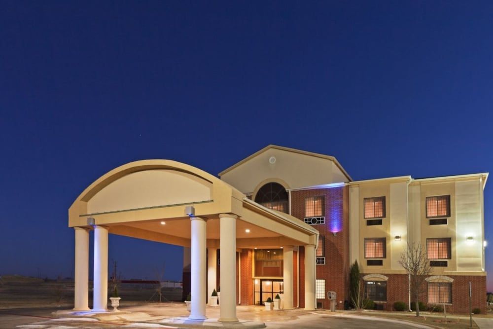 Holiday Inn Express & Suites Plainview by IHG 2 estrellas en Plainview