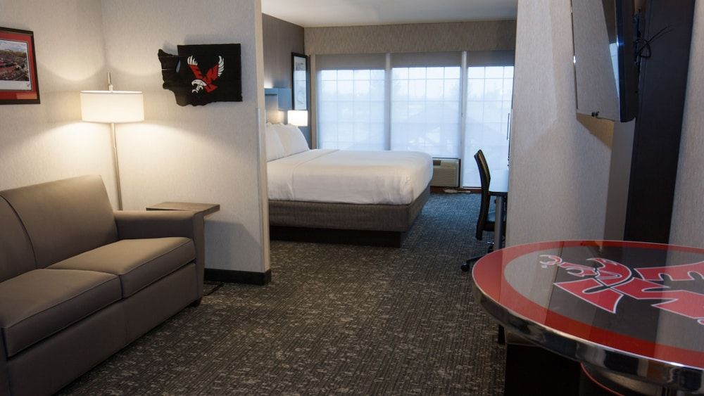 Holiday Inn Express & Suites Cheney by IHG 3