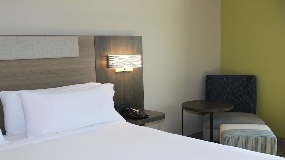 Holiday Inn Express & Suites Wilson-Downtown by IHG 3