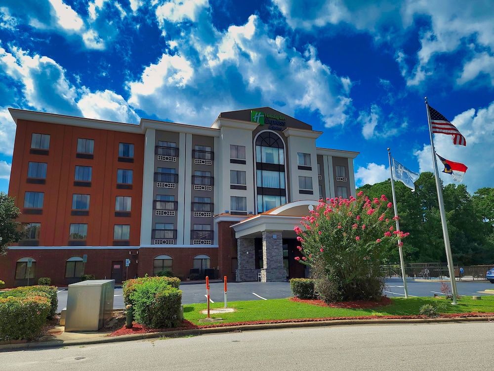 Holiday Inn Express & Suites Wilson-Downtown by IHG 2 estrellas en Wilson