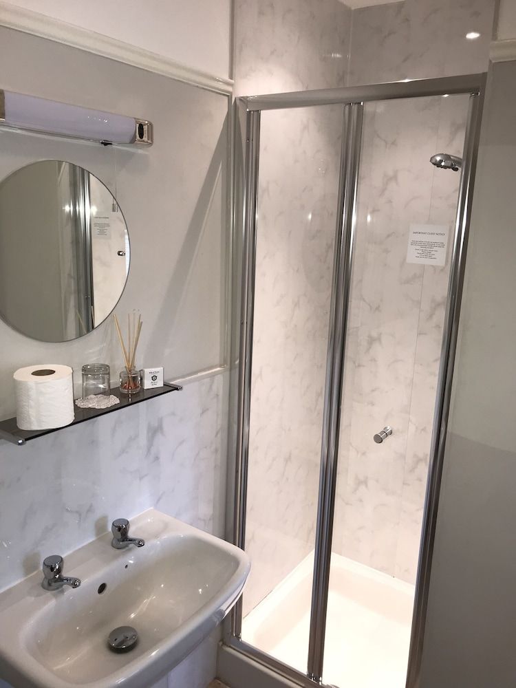 Burton Lodge Guest House and Spa 3