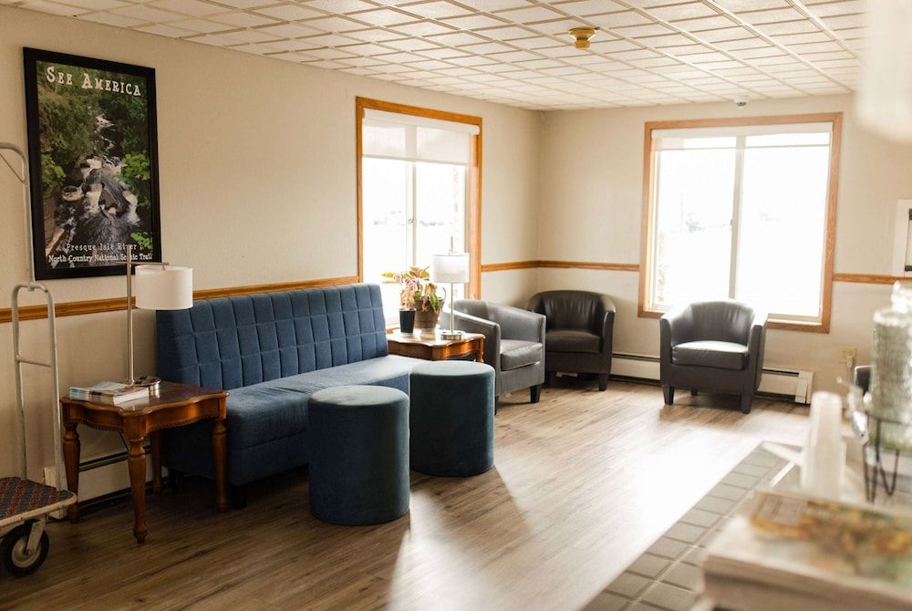 Travelodge by Wyndham Escanaba 2