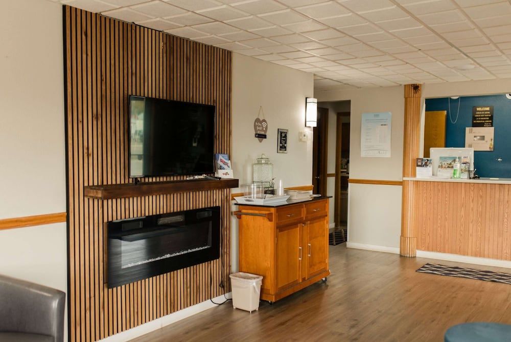 Travelodge by Wyndham Escanaba 3
