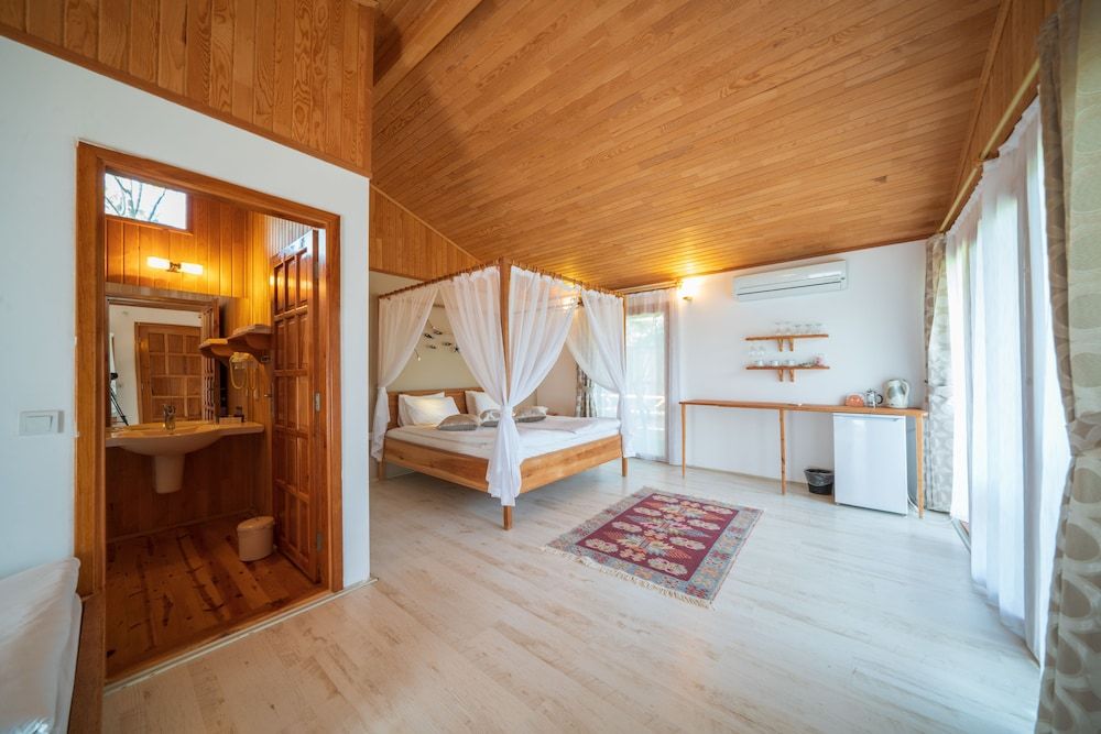 Etenna Beach Bungalows 3