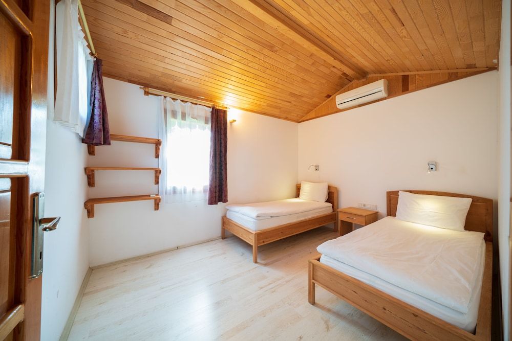 Etenna Beach Bungalows 2