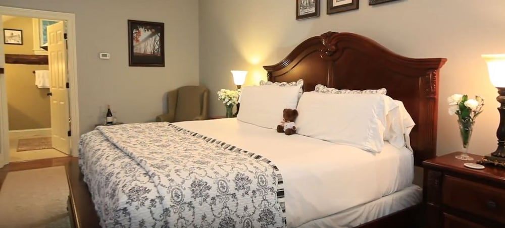 Caldwell House Bed & Breakfast 3