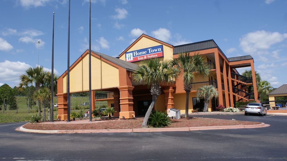 HomeTown Inn & Suites 3 estrellas en Crestview