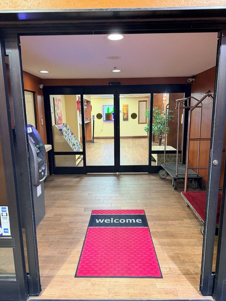 HomeTown Inn & Suites 3
